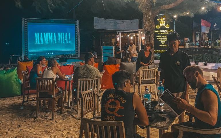 Aktiviitas Menonton Film di Gili Air