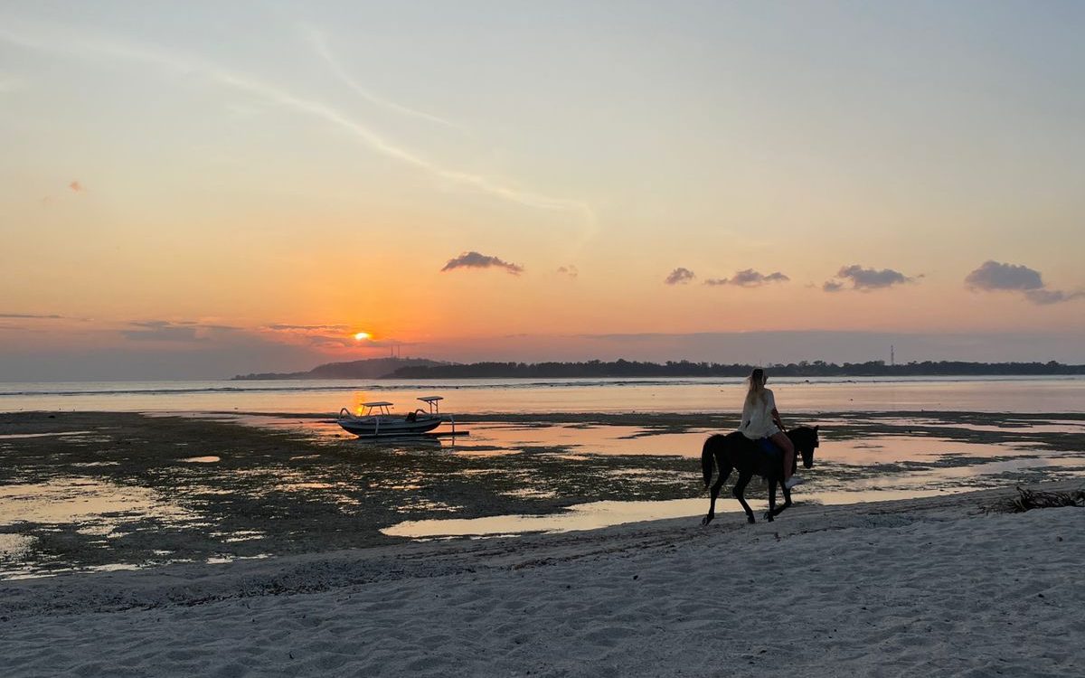 Pantai Bukit Merese - Pantai Indah di Lombok