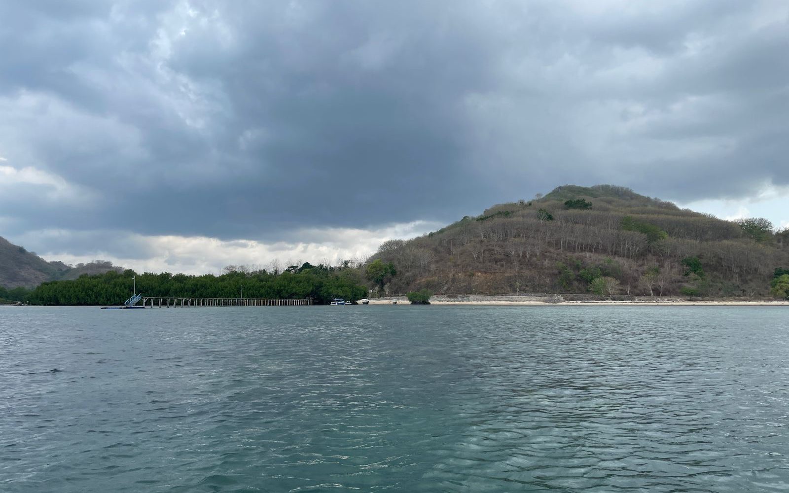 Pantai Selong Belanak - Pantai Indah di Lombok