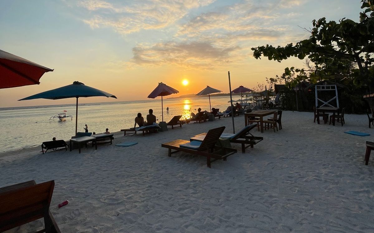 Pantai Senggigi - Pantai indah di Lombok